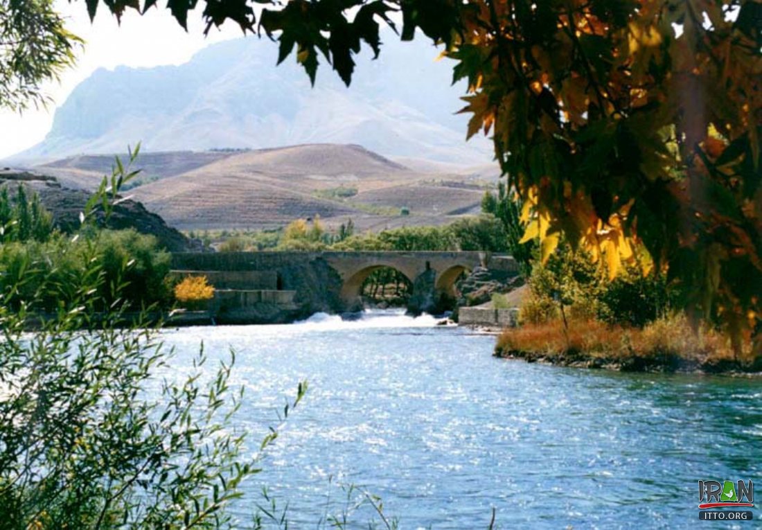 Zayandeh Rood River Photo Gallery - Iran Travel and Tourism