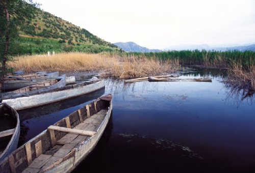 Qeshlaq Dam (Vahdat Dam) Lake in Sanandaj
