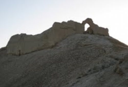 Ejdeha Peykar Castle in Laar