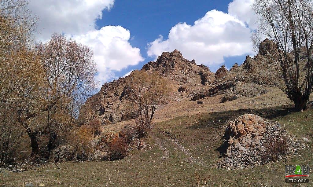 Saraab,سراب,سرآب,آذربایجان شرقی,کتیبه رازلیق,سنگ نوشته رازلیق