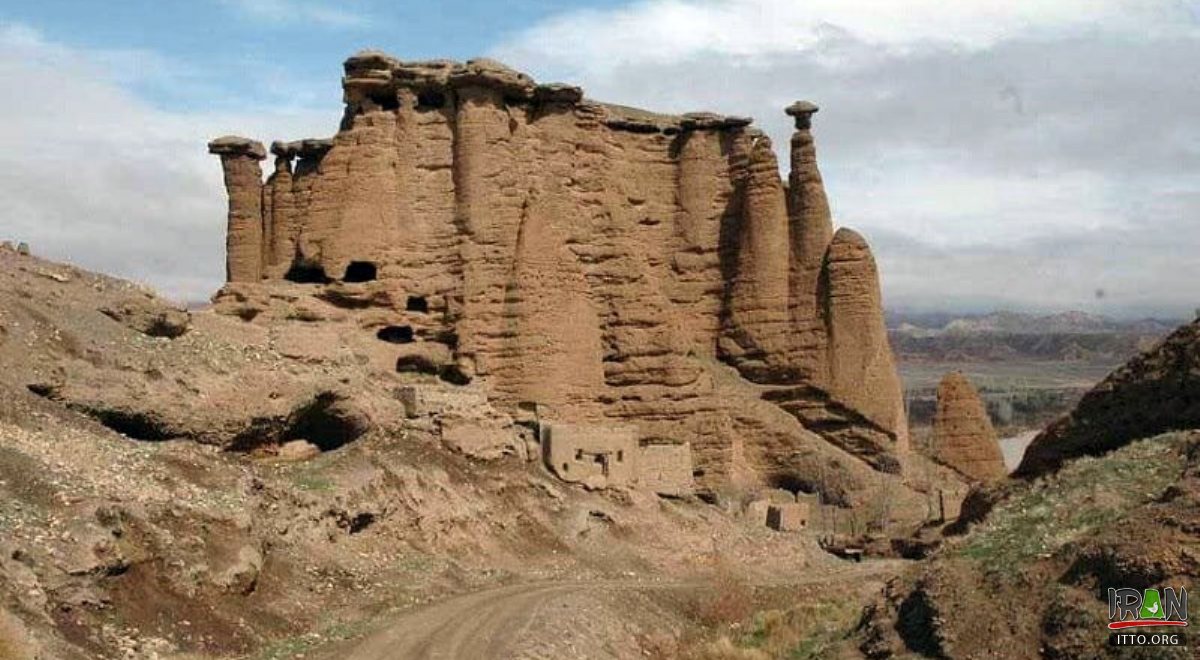 Behestan Castle (Ghaleh Gheshlaagh)