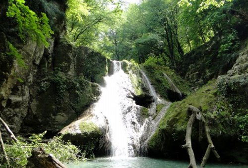 Loweh Waterfall in Minoo Dasht