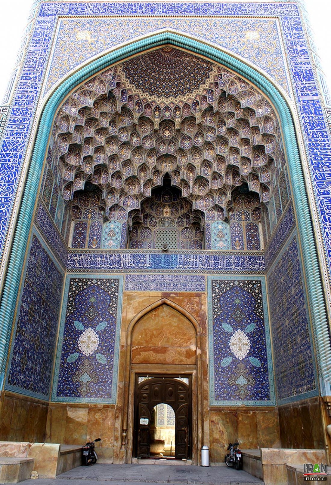 Sheikh Lotfollah Mosque Photo Gallery - Iran Travel and Tourism