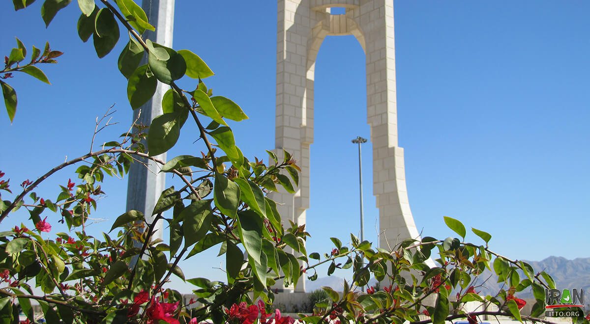 Imam Khomeini Sq., Laar