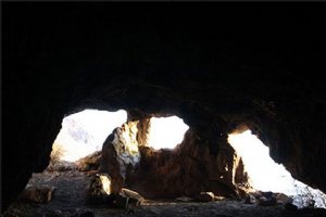 Kharmanehsar Cave