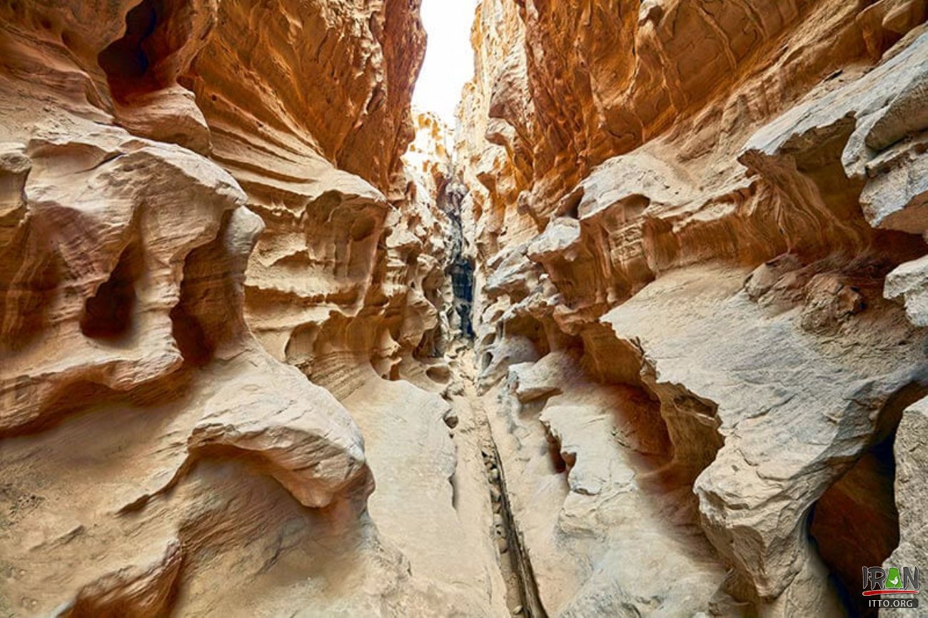 Chahkooh Canyon Photo Gallery - Iran Travel and Tourism