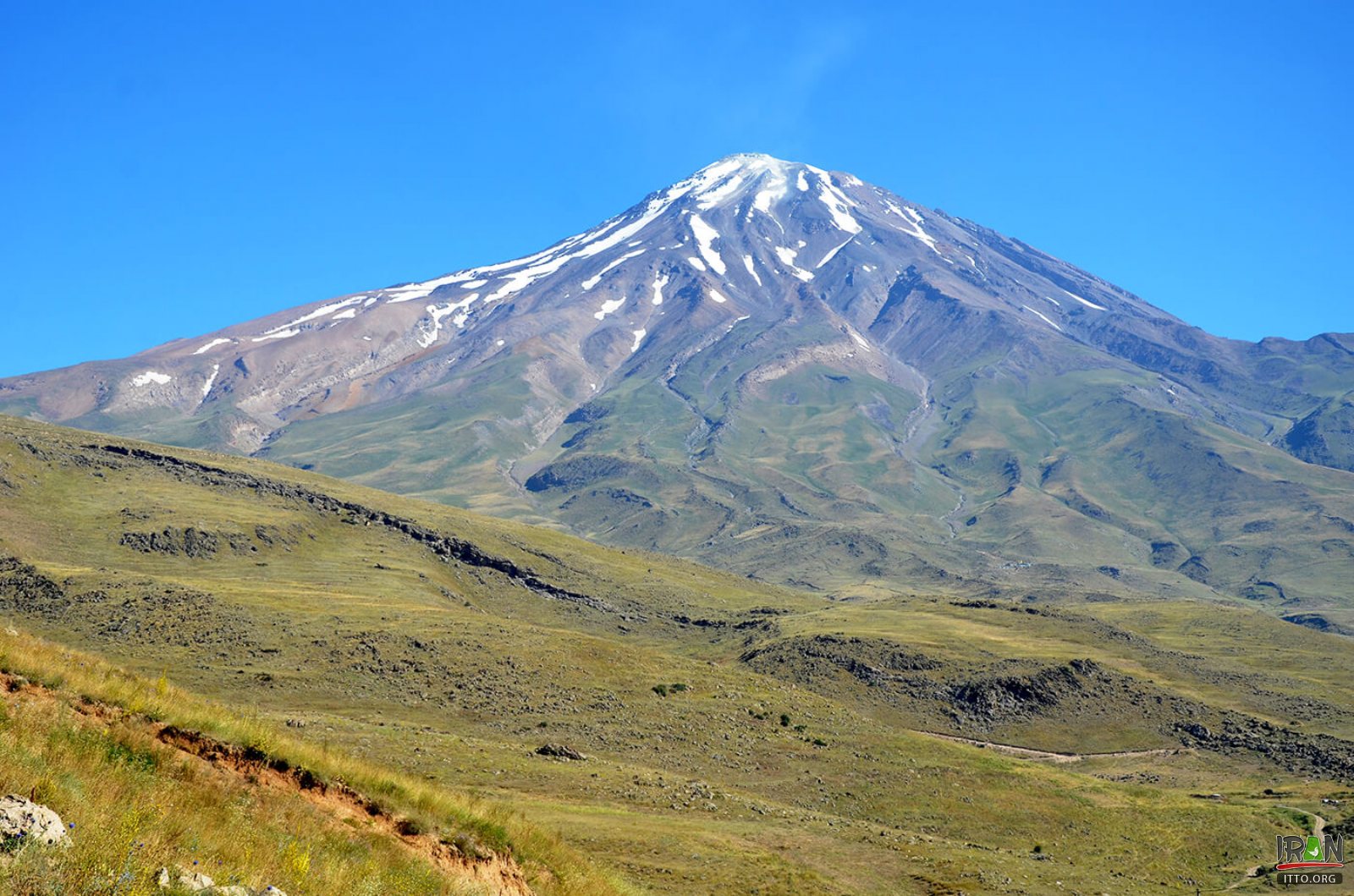 Mount Damavand Photo Gallery - Iran Travel and Tourism