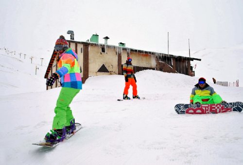 Dizin Ski Resort in Karaj