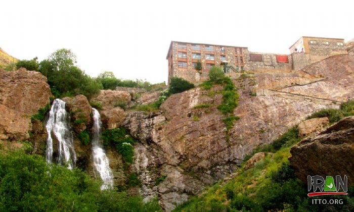 Dogholoo Waterfall - Shemiranat Tehran