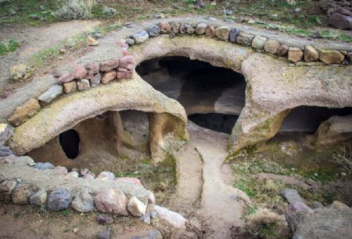 Hilehvar buried village in Osku