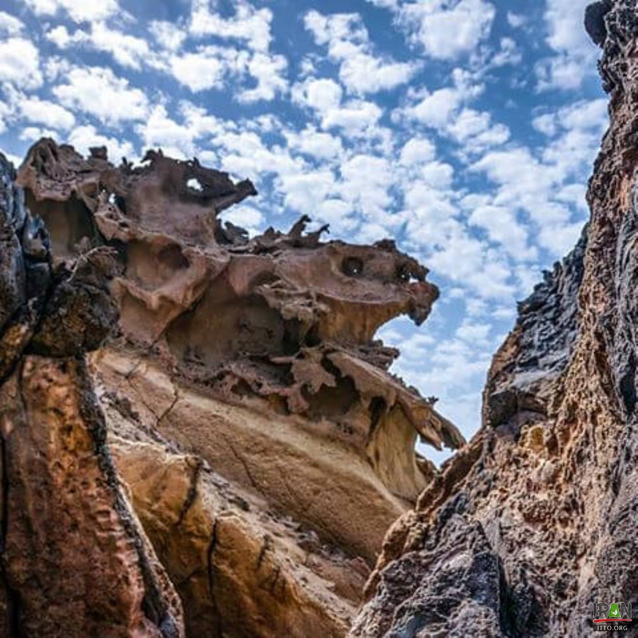 Valley of the Statues in Hormuz Photo Gallery - Iran Travel and Tourism