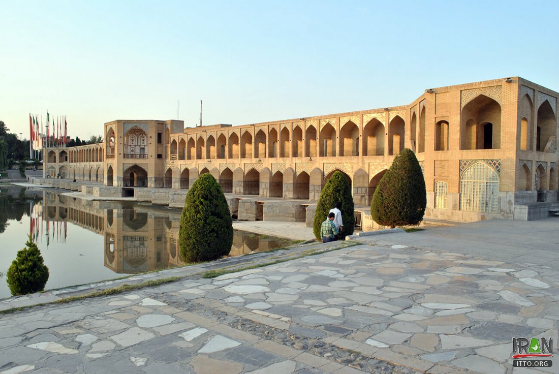 Khajoo Bridge Photo Gallery - Iran Travel and Tourism