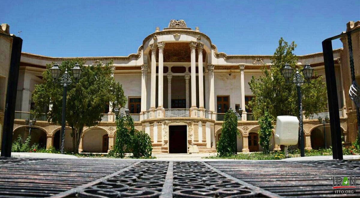 Salar Mohtasham Edifice - Khomeyn