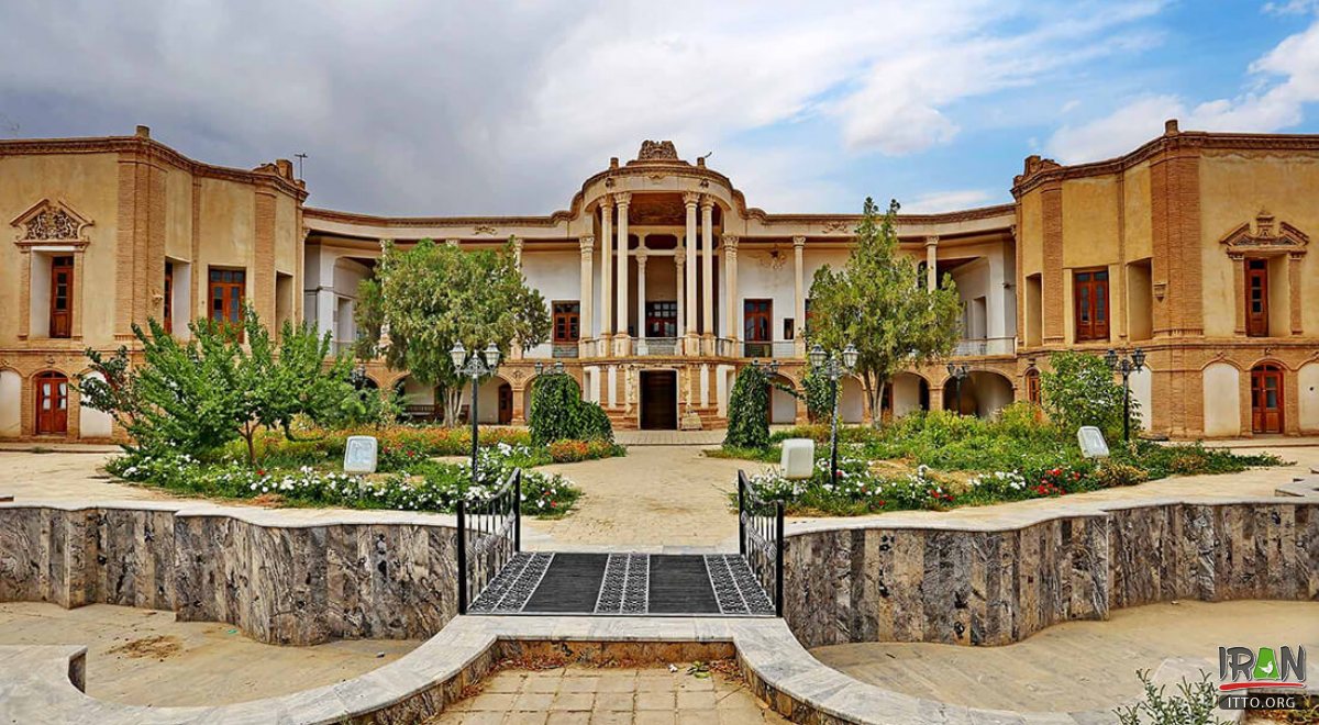 Salar Mohtasham Edifice - Khomeyn