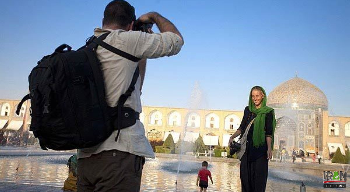 Toursts in Naghsh-e Jahan : Isfahan